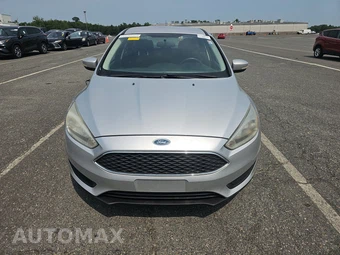 2016 Ford Focus SE Sedan – miniatura 2