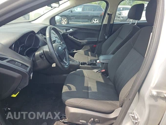 2016 Ford Focus SE Sedan – miniatura 7