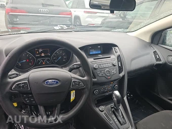 2016 Ford Focus SE Sedan – miniatura 11
