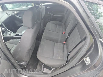 2016 Ford Focus SE Sedan – miniatura 13
