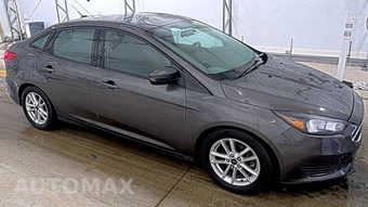 2016 Ford Focus SE Sedan – miniatura 3