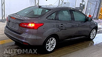 2016 Ford Focus SE Sedan – miniatura 4