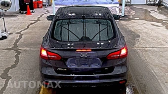 2016 Ford Focus SE Sedan – miniatura 5