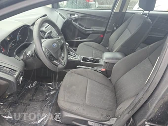 2016 Ford Focus SE Sedan – miniatura 7
