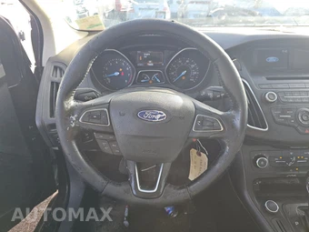 2016 Ford Focus SE Sedan – miniatura 10
