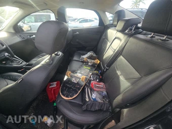 2016 Ford Focus SE Sedan – miniatura 13