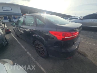 2016 Ford Focus SE Sedan – miniatura 6