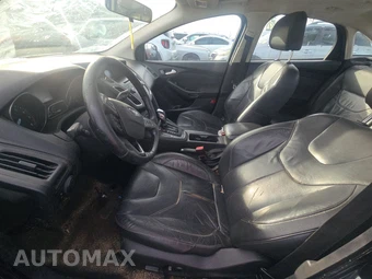 2016 Ford Focus SE Sedan – miniatura 7