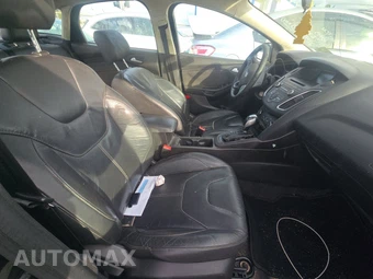 2016 Ford Focus SE Sedan – miniatura 8
