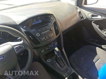 2016 Ford Focus SE Sedan – miniatura 11