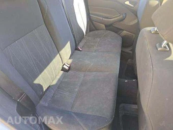 2016 Ford Focus SE Sedan – miniatura 17