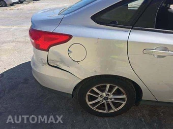 2016 Ford Focus SE Sedan – miniatura 35