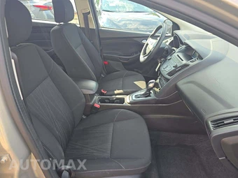 2016 Ford Focus SE Sedan – miniatura 18