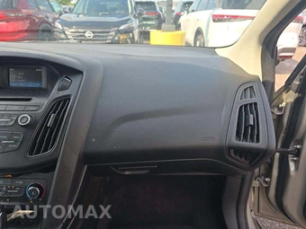 2016 Ford Focus SE Sedan – miniatura 19