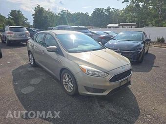2016 Ford Focus SE Sedan – miniatura 4