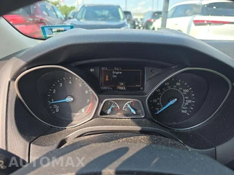2016 Ford Focus SE Sedan – miniatura 9
