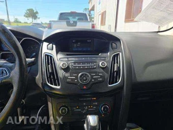 2016 Ford Focus SE Sedan – miniatura 10