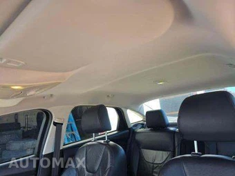 2016 Ford Focus SE Sedan – miniatura 11