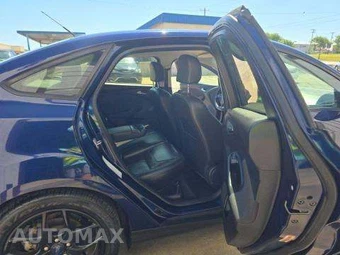 2016 Ford Focus SE Sedan – miniatura 16