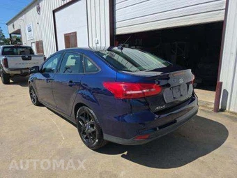 2016 Ford Focus SE Sedan – miniatura 2
