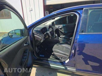 2016 Ford Focus SE Sedan – miniatura 6