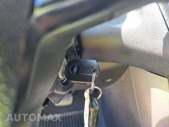 2016 Ford Focus SE Sedan – miniatura 8