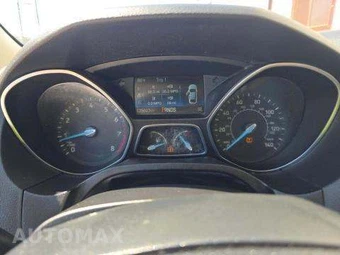 2016 Ford Focus SE Sedan – miniatura 9