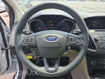2016 Ford Focus SE Sedan – miniatura 10