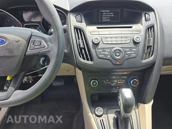 2016 Ford Focus SE Sedan – miniatura 11