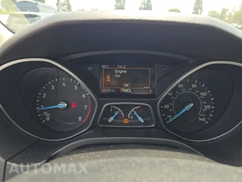 2016 Ford Focus SE Sedan – miniatura 12