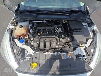 2016 Ford Focus SE Sedan – miniatura 15