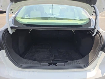 2016 Ford Focus SE Sedan – miniatura 16