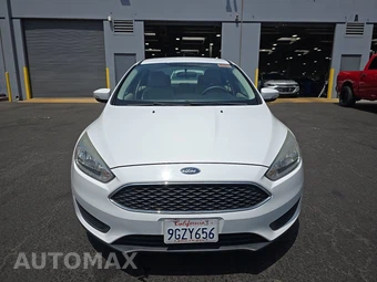 2016 Ford Focus SE Sedan – miniatura 2