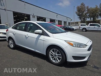 2016 Ford Focus SE Sedan – miniatura 3