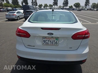 2016 Ford Focus SE Sedan – miniatura 5