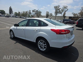 2016 Ford Focus SE Sedan – miniatura 6