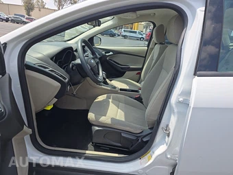 2016 Ford Focus SE Sedan – miniatura 7
