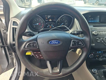 2016 Ford Focus SE Sedan – miniatura 10