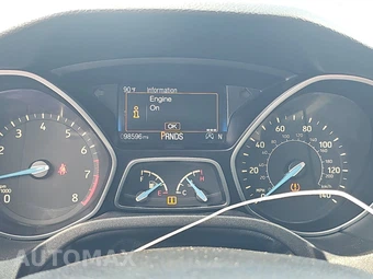 2016 Ford Focus SE Sedan – miniatura 12
