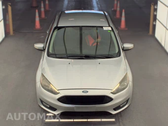 2016 Ford Focus SE Sedan – miniatura 2