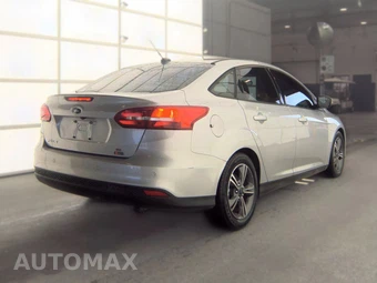 2016 Ford Focus SE Sedan – miniatura 4