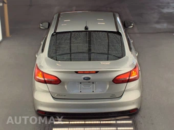 2016 Ford Focus SE Sedan – miniatura 5