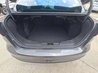 2016 Ford Focus SE Sedan – miniatura 11