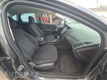 2016 Ford Focus SE Sedan – miniatura 15