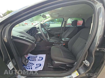 2016 Ford Focus SE Sedan – miniatura 3