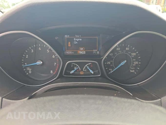 2016 Ford Focus SE Sedan – miniatura 6