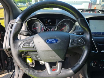 2016 Ford Focus ST Hatchback - miniatura 10