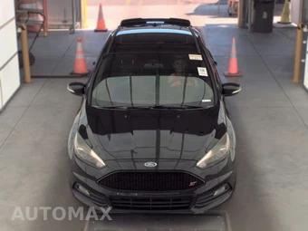 2016 Ford Focus ST Hatchback - miniatura 2