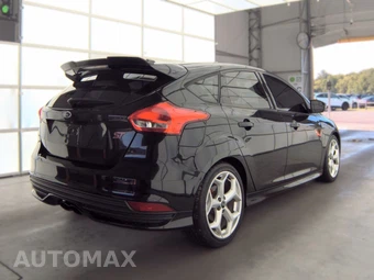 2016 Ford Focus ST Hatchback - miniatura 4