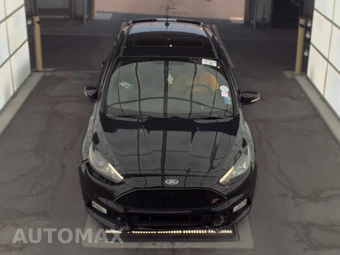 2016 Ford Focus ST Hatchback - miniatura 2